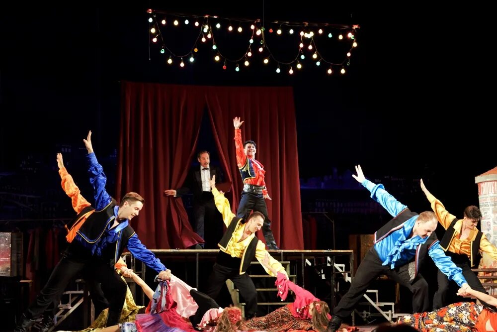 представление из отдельных эстрадных номеров. концерт эстрады. представление из отдельных эстрадных номеров. эстрадное искусство. эстрада это вид искусства.