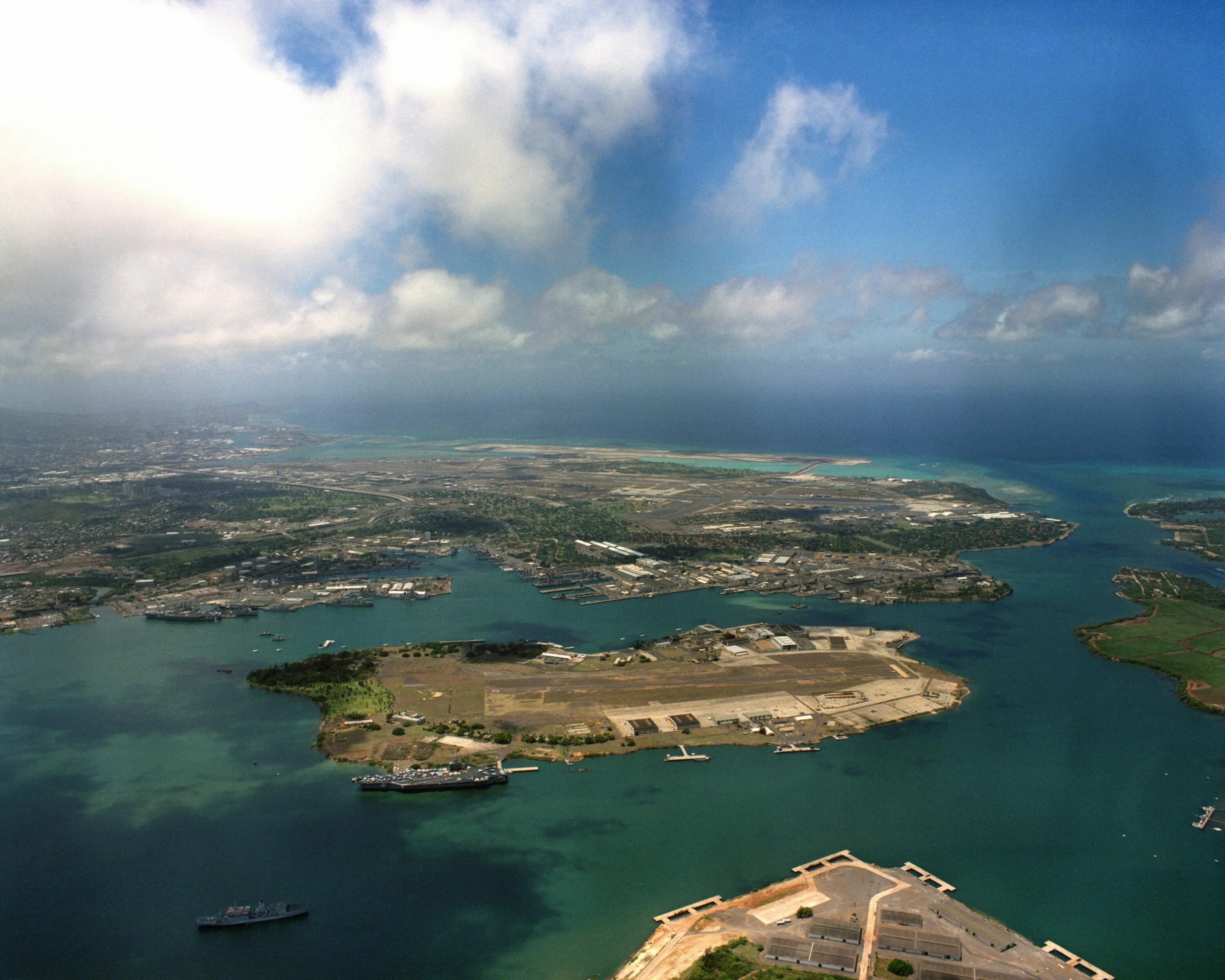 Остров Оаху Перл Харбор. Перл Харбор база ВМС США. Ford Island пёрл-Харбор. Гавайи база Перл Харбор. Harbor island