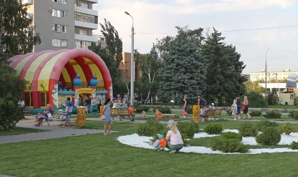 Парк волжского сайт. Парк Ленина Волжский. Парк в Волжском на Ленина. Парк в 36 квартале Волжский. Центральный парк города Волжского.