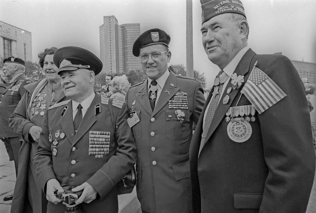9 мая 1995. Ельцин парад Победы 1995. Парад Победы 1995 года. Парад Победы 1995 ветераны. Парад 1995 года в Москве.