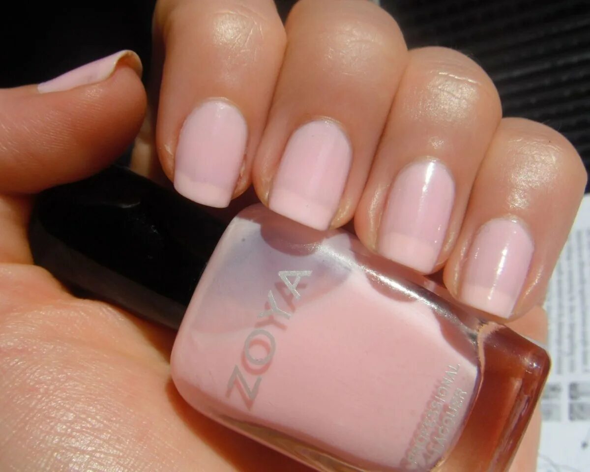 лак розовый полупрозрачный. молочно розовый лак. молочно розовый лак. розовый лак для ногтей. Essie ballet slippers.