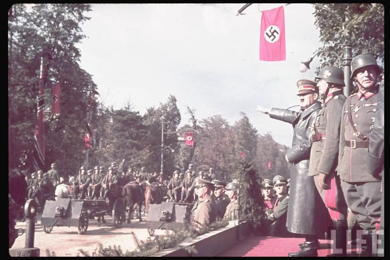 Третий рейх после войны. Парад Победы вермахта в Польше. Парад в Варшаве 1939 вермахта.