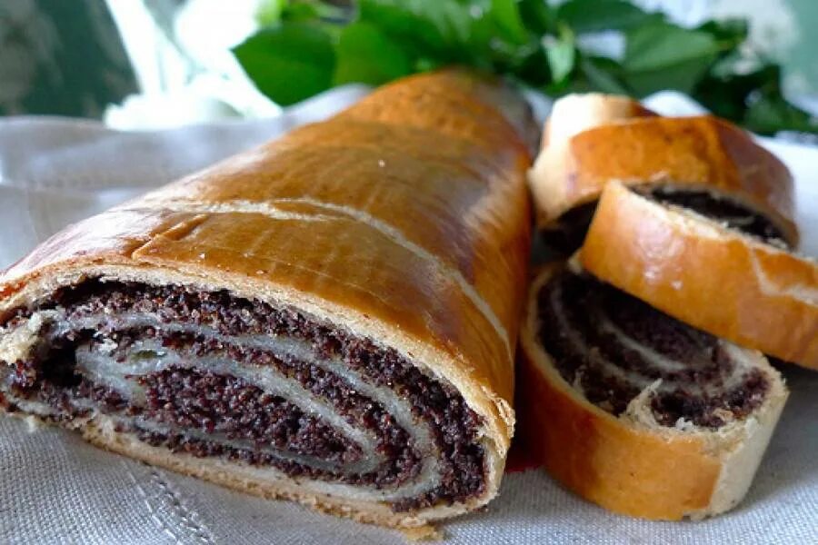 Рулет с маком из слоеного теста. Орехово маковый рулет. рулет маковый вкуснофф. рулеты маковые дрожжевые. черногорский маковый рулет.