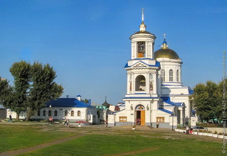 Телефон храма воронежа. Храм Покрова Пресвятой Богородицы Воронеж. Покровская Церковь вороне. Церковь на Советской площади Воронеж.