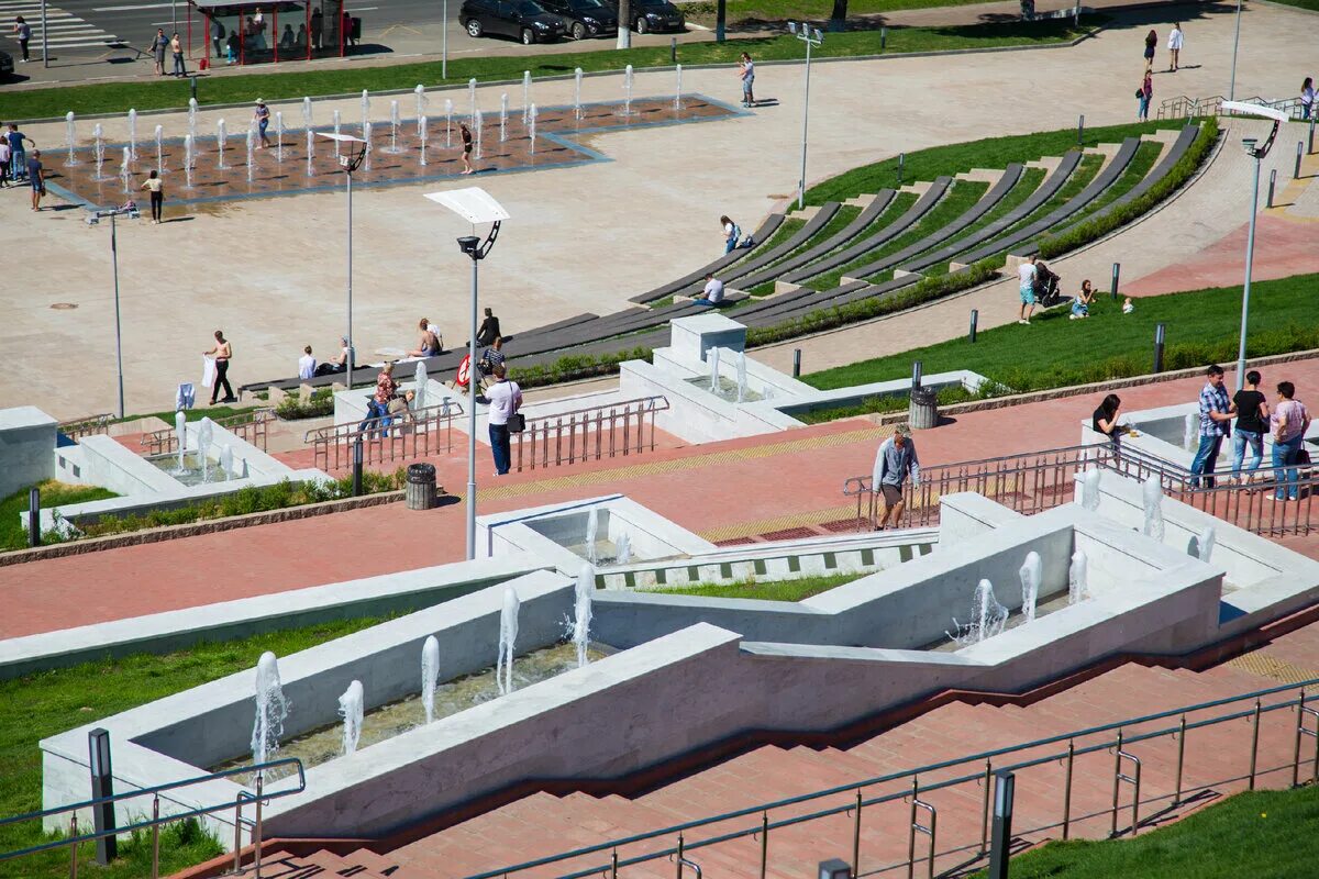 Амфитеатр площадь славы Самара. Амфитеатр склона площади славы Самара. Спуск площадь славы Самара. Самарская площадь, площадь славы. Чкаловский площадь