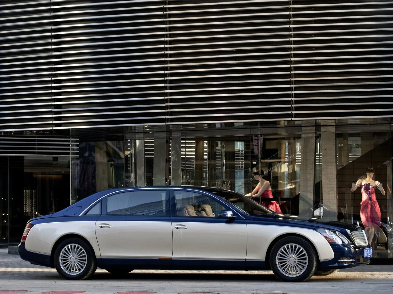 Майбах хамелеон. Mercedes-Maybach s62. Maybach 62s. Мерседес-Бенц Майбах 62. Мерседес Майбах 62s.