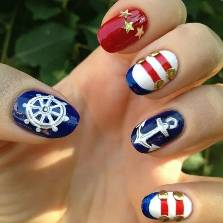 Морской дизайн ногтей. Морская тема на ногтях. Маникюр в морском стиле. Морской маникюр на короткие ногти. Якорь на ногтях.
