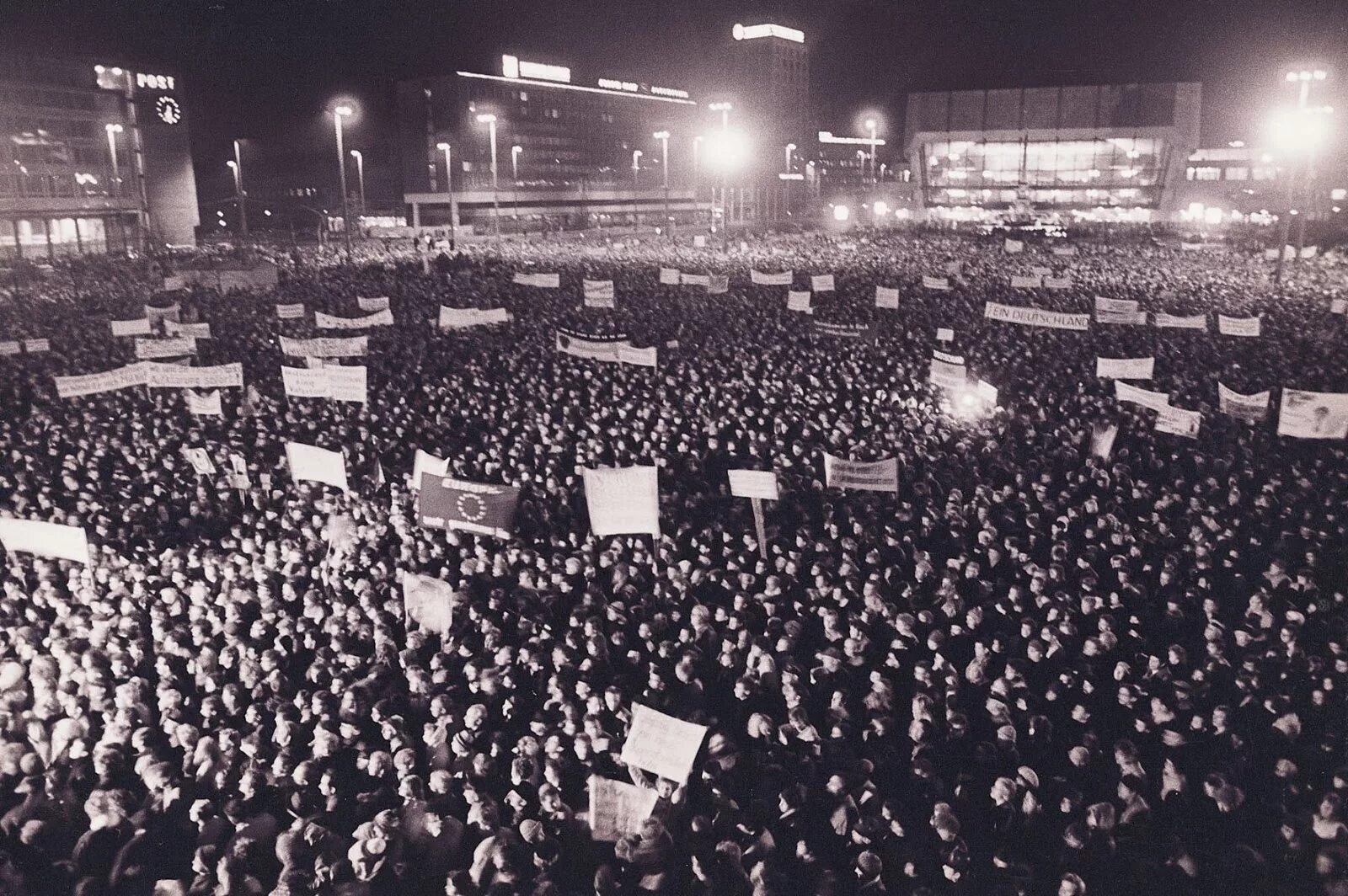 Революция в гдр. Мирная революция 1989 года. революция в гдр 1989. гдр 1989 демонстрации в лейпциге. мирная революция в гдр.