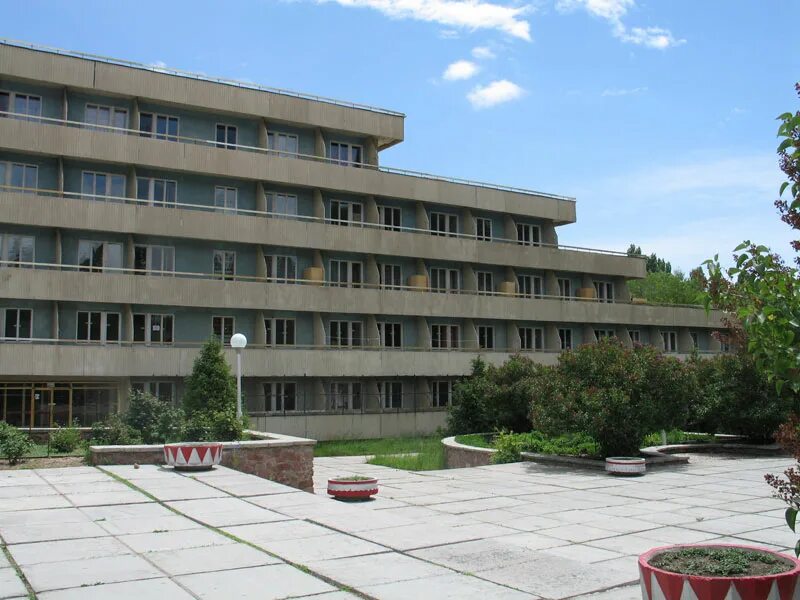 Золотой песок иссык куль. Пансионат золотые пески чолпон ата. Пансионат золотые пески пицунда абхазия. Золотые пески абхазия пицунда. Пансионат золотые пески озеро иссык куль.