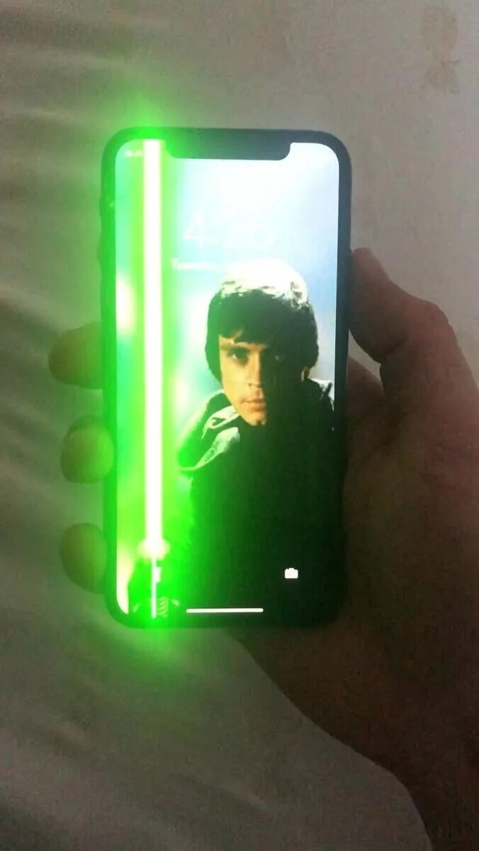 Полоски на телефоне айфон. Iphone 10 XR зеленый. Зеленая полоса на айфоне. Зеленая полоска на айфоне. Зеленая полоска на экране айфона.