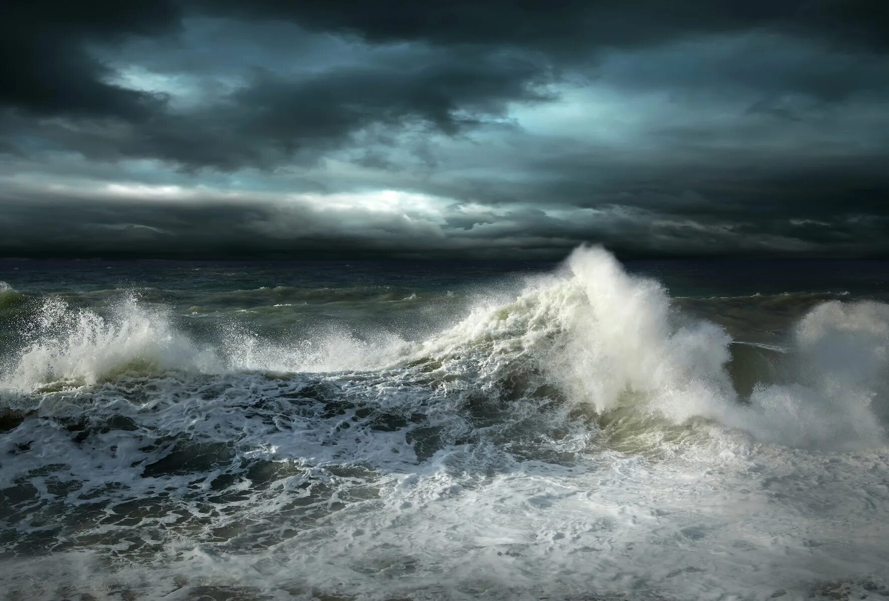 К чему снится шторм волны. Берингово море шторм. Каспийское море шторм. Берингово море корабль шторм. Атлантический океан шторм.
