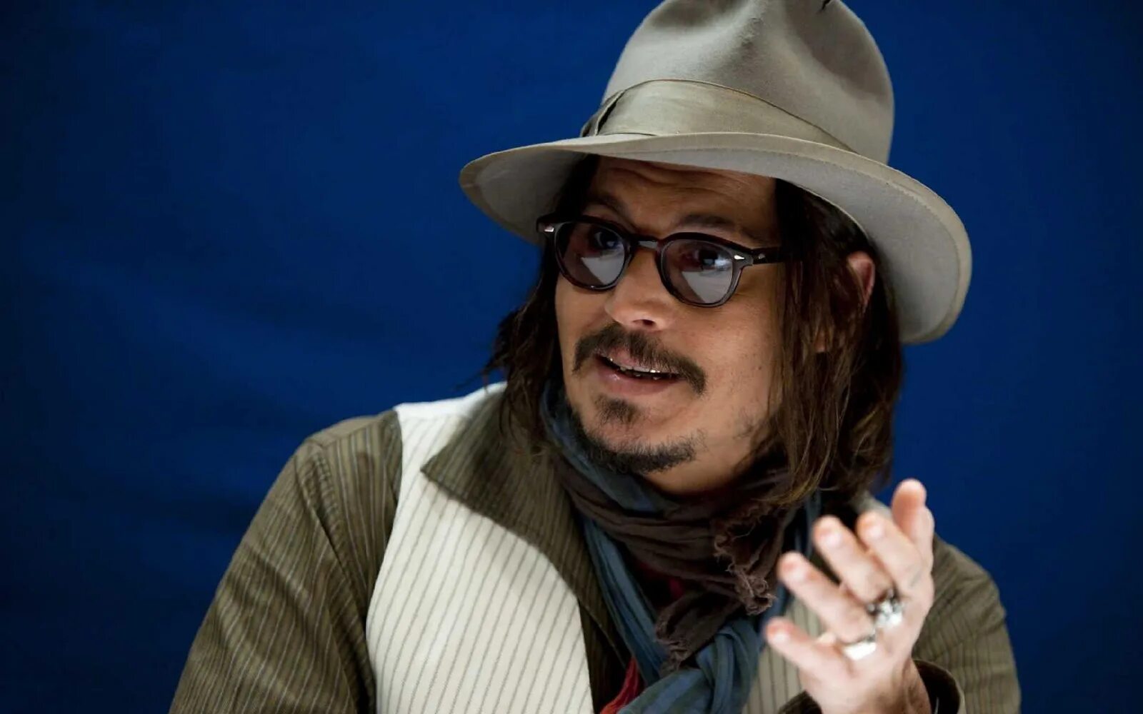 Джонни депп чарли. Джонни депп фото. Джонни депп. John depp. Актер джонни депп.