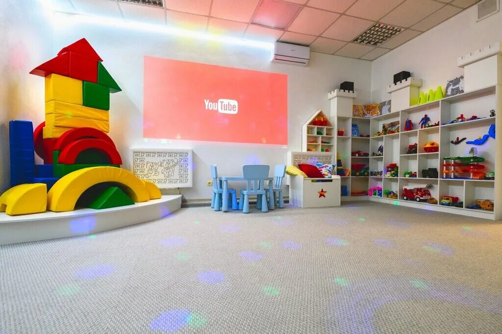 детская игровая комната с детьми с мячиками. игровая комната в парк хаусе волгоград. игровая комната волгоград. краски детства, волгоград, площадь дзержинского, 1б. космоклуб волгоград комсомолл.