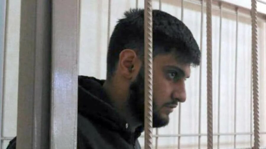 Векил абдуллаев новосибирск. Полицейский выстрелил. Полицейский застрелил азербайджанца. Застрелил азербайджанца. Застрелил азербайджанца.