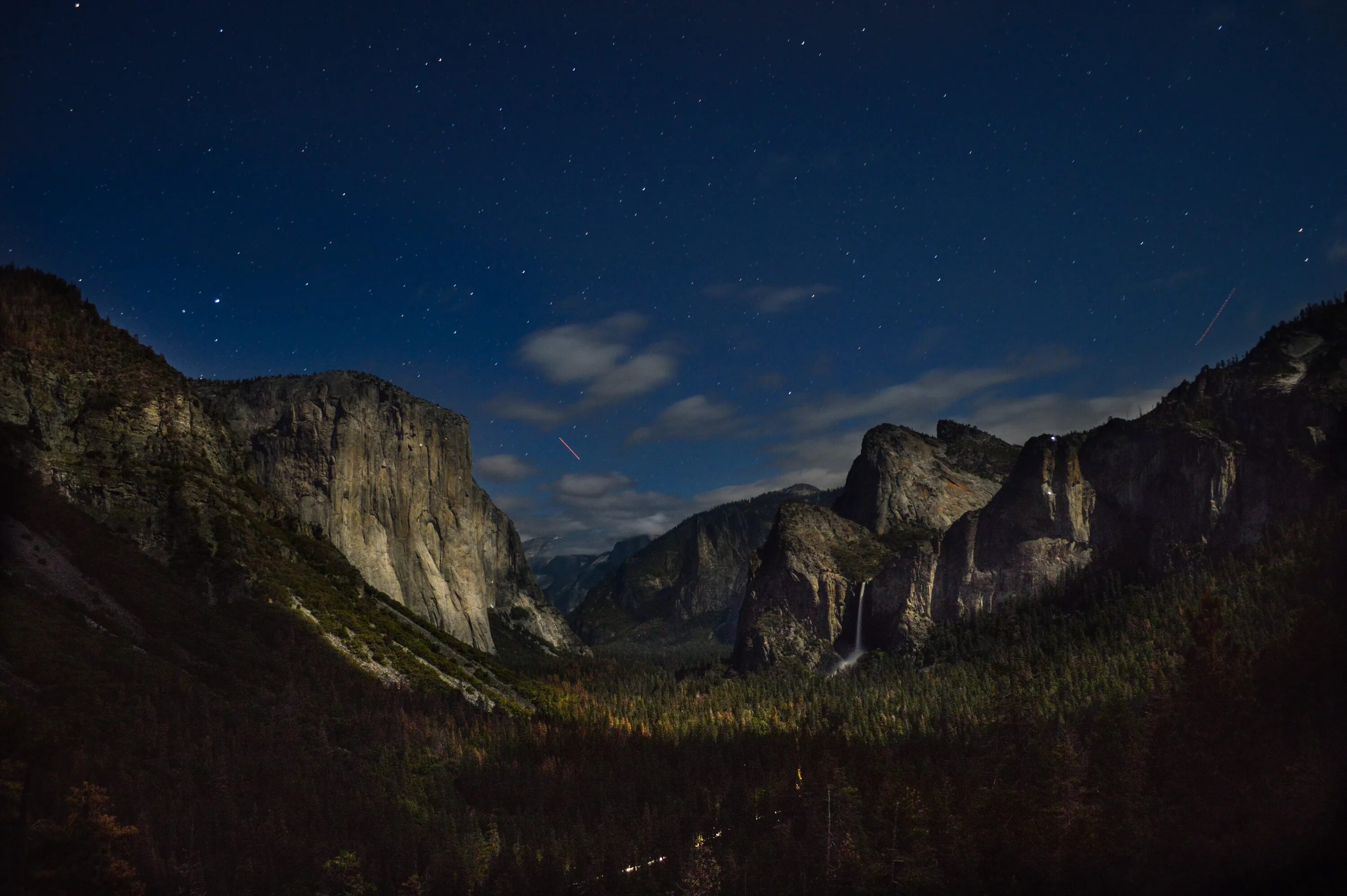 Долина Йосемити ночью. Горы ночью. Природа горы ночью. Горная Долина ночью. Холм ночью