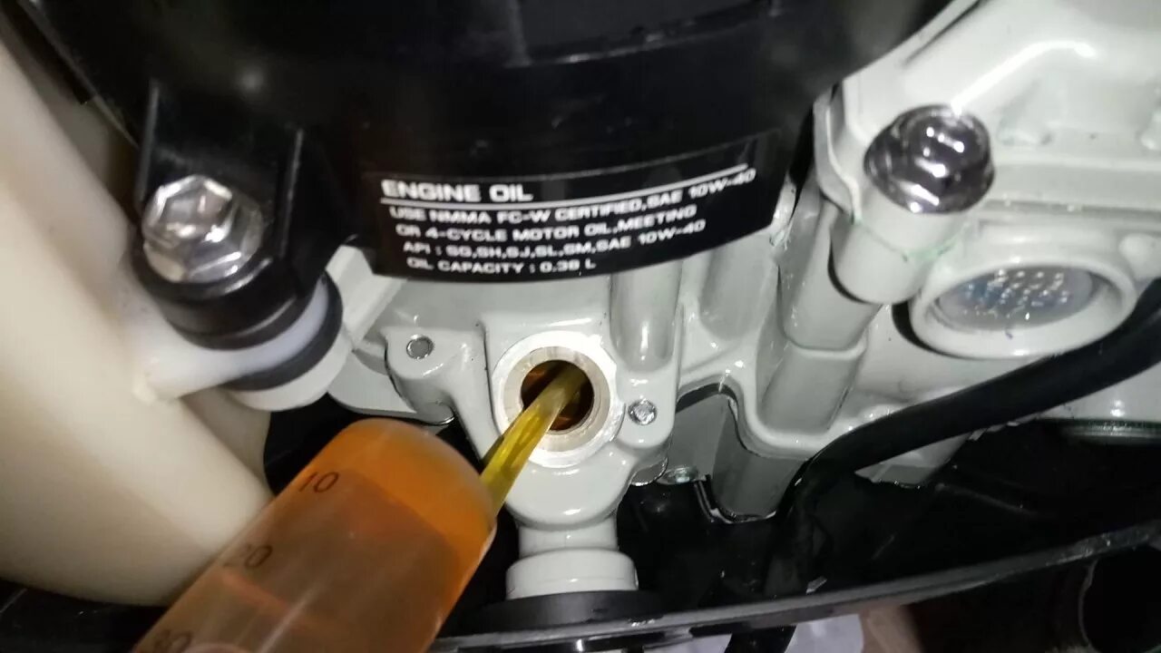 Редуктор лодочного мотора сузуки 2. 9 4 тактный. Мотор suzuki 6 л. Тохатсу 5 замена масла в двигателе. Редуктор suzuki df50.