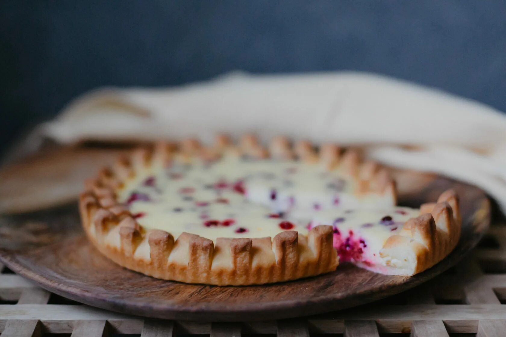 пирог со сметанным тестом. песочный банановый пирог. чизкейк на песочном тесте. тесто на пирог из сметаны. пирог со сметанным тестом.