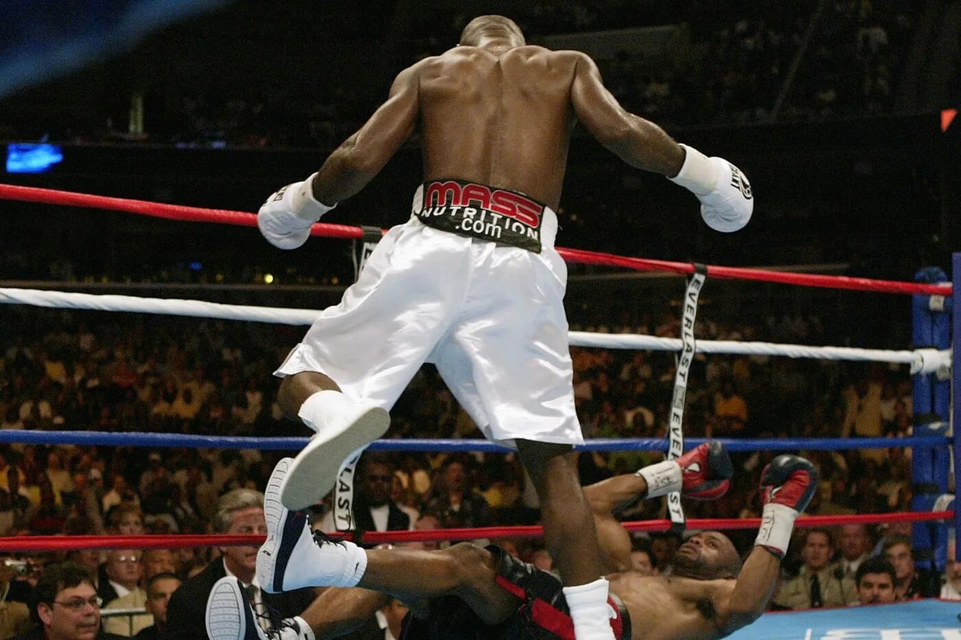 Roy jones can be. Рой Джонс. Бокс Рой Джонс. Рой Джонсон младший. Боксер Рой Джонс нокаут.