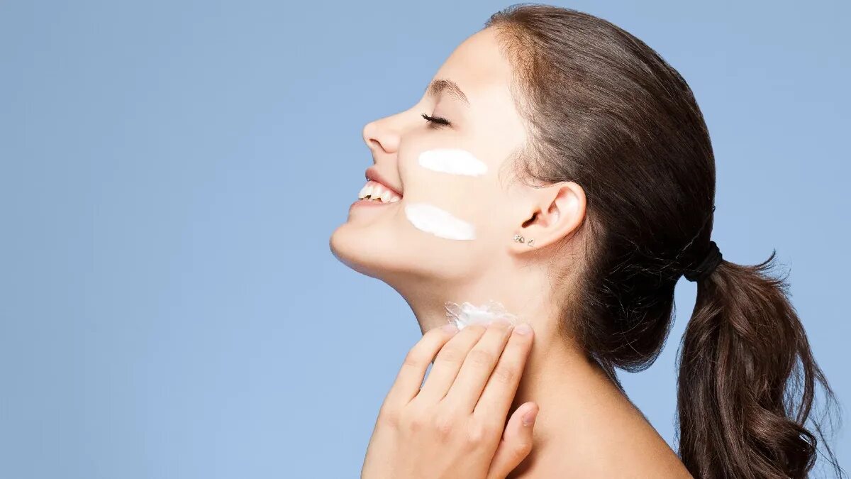 Тип кожи шеи. Девушка лицо кожа. Тип кожи шеи. Тип кожи шеи. Забота о коже лица.