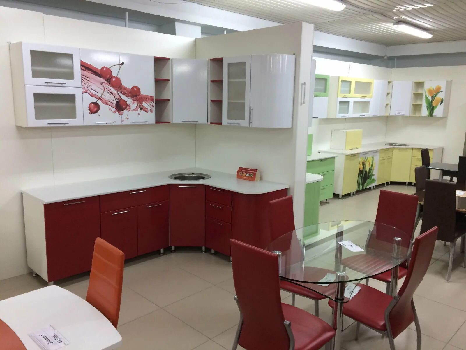 Мегион столы. Банкетный зал империал тамбов. Накрытый стол. Советский кухонный стол. Мегион улица строителей 2.