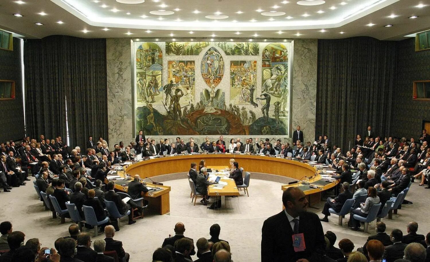 Постоянные страны совета безопасности оон. Совет безопасности ООН. Зал совета ООН. Совбез ООН. Совет безопасности ООН (сб).