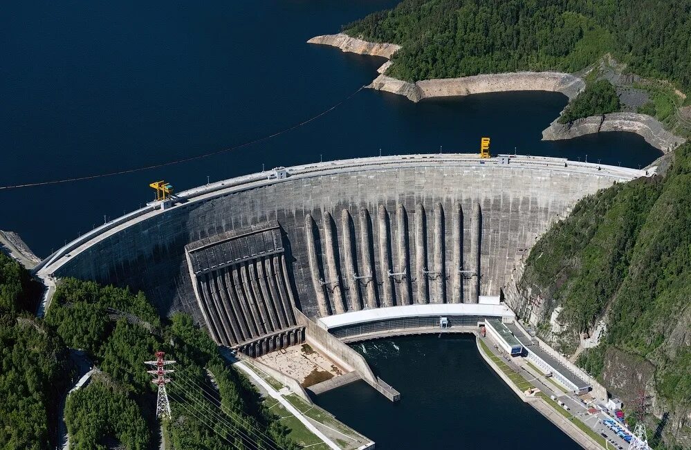 В каком районе находится самая крупная гэс. Саяно-Шушенская ГЭС. Плотина Саяно-Шушенской ГЭС. Хакасия ГЭС Шушенская гидроэлектростанция. Саяно Шушенская дамба.