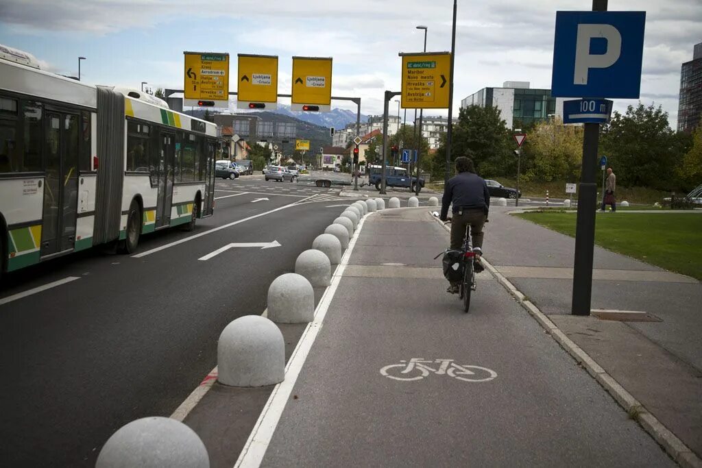 Амстердам велодорожки. Велодорожка из Мюнхена в Венецию. Bicycle Lane. Rainbow Freeway Bike. Bike lane