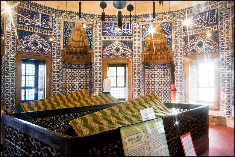 Где живут султаны. Усыпальница Сулеймана великолепного. Дворец Султана Сулеймана Гробница.