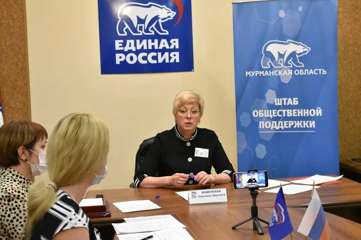 Станция ско́рой медици́нской по́мощи мурманск. Эмблема скорой помощи мурманск. Помощь в мурманске. Новая форма скорой помощи. Мурманск скорая старые фото.