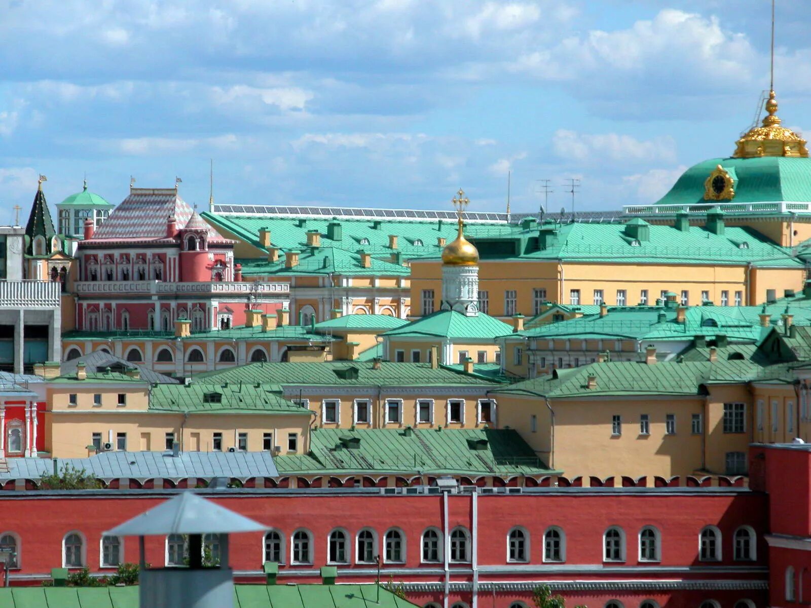 Крыши московского кремля. Теремной дворец Московского Кремля. Теремной дворец Московского Кремля 17. Тереиный дворец Московского Кремля 17 век. Дворец Московского Кремля теремной дворец 17 век.