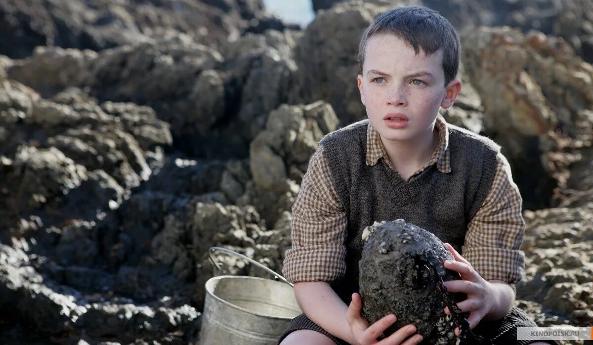 мальчик находит яйцо. алекс этел мой домашний динозавр. мальчик находит яйцо. динозавр с яйцом. мальчик находит яйцо.