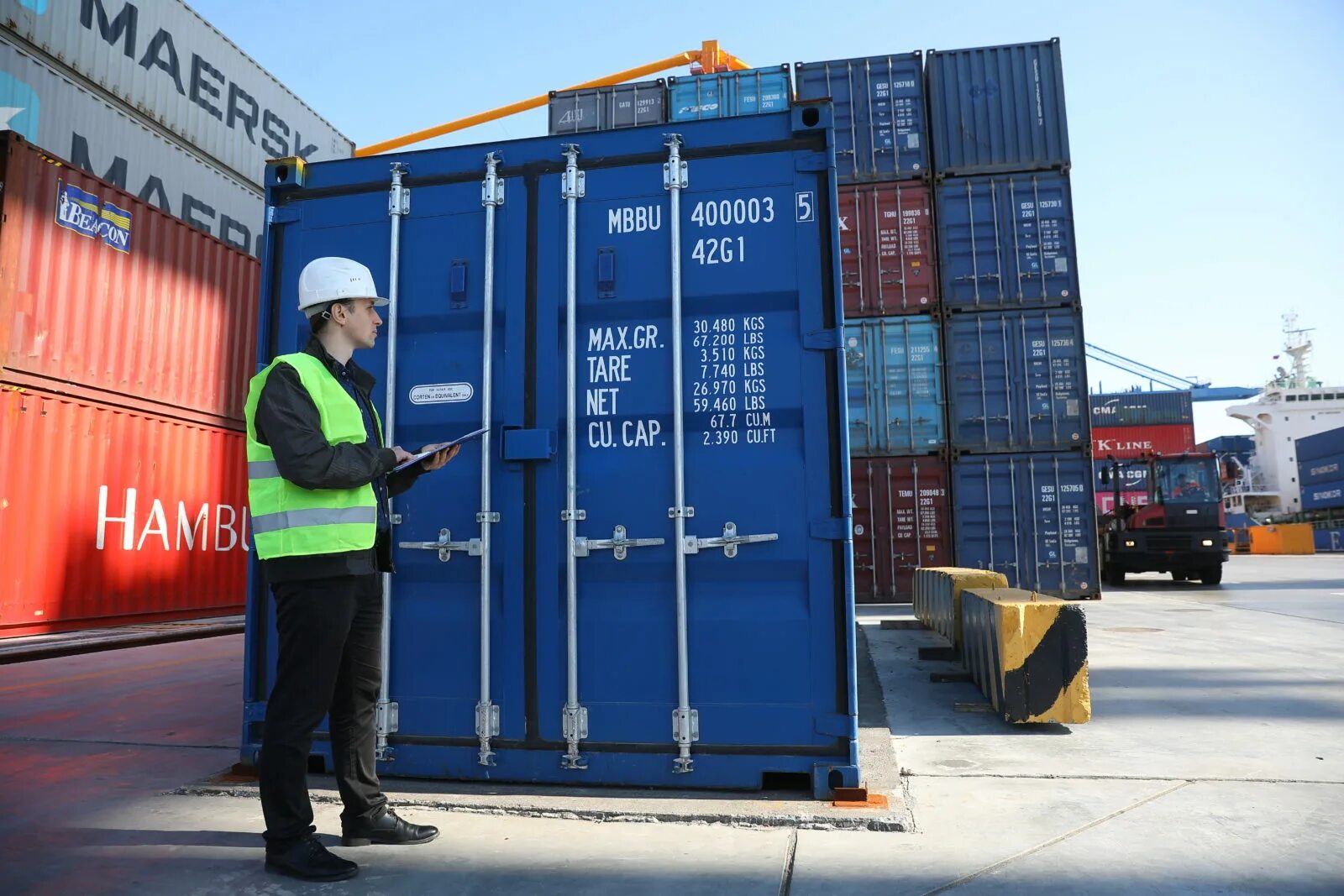 Таможня новороссийск. Фура с контейнером. Хакасская таможня. Таможня картинки. Таможенная очистка грузов.