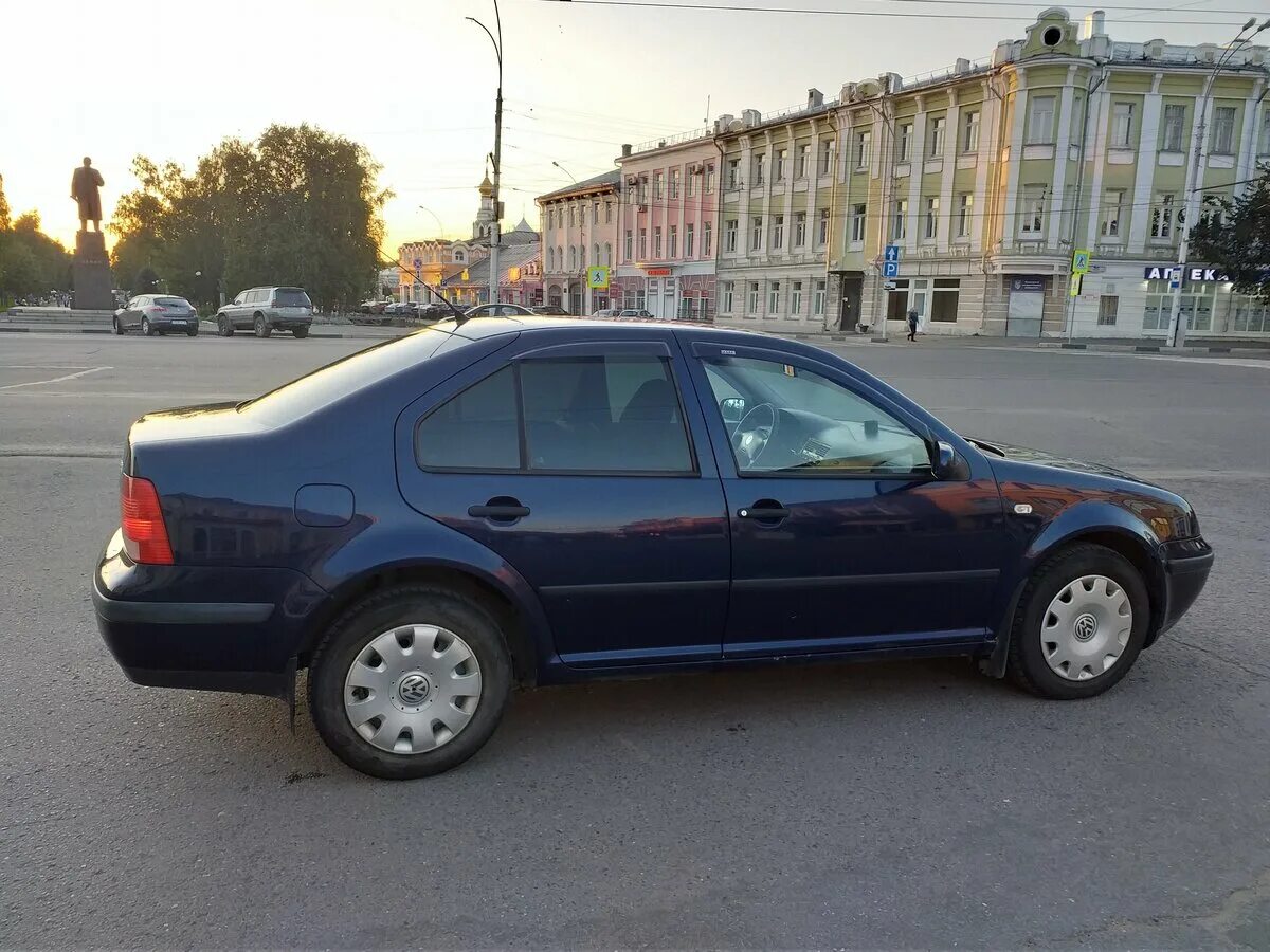 Volkswagen bora 2000. Фольксваген Бора 2000. Bora Volkswagen синяя. Форд Бора 2000. VW Bora темно синяя.