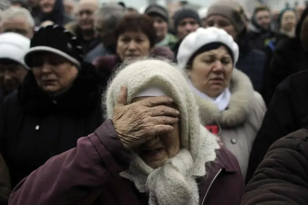 Нищие пенсионеры. Пенсионеры бедность. Пенсионеры в России нищета. Нищие российские пенсионеры.