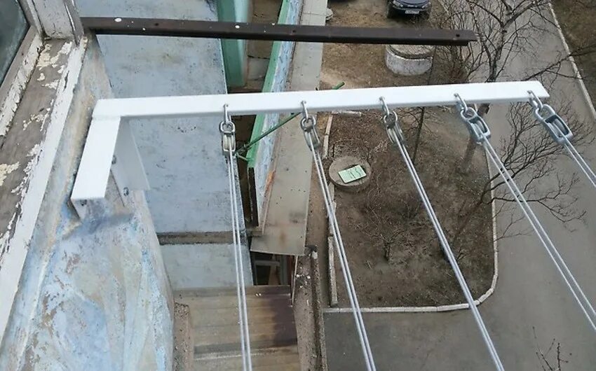 Как натянуть бельевую веревку на улице
