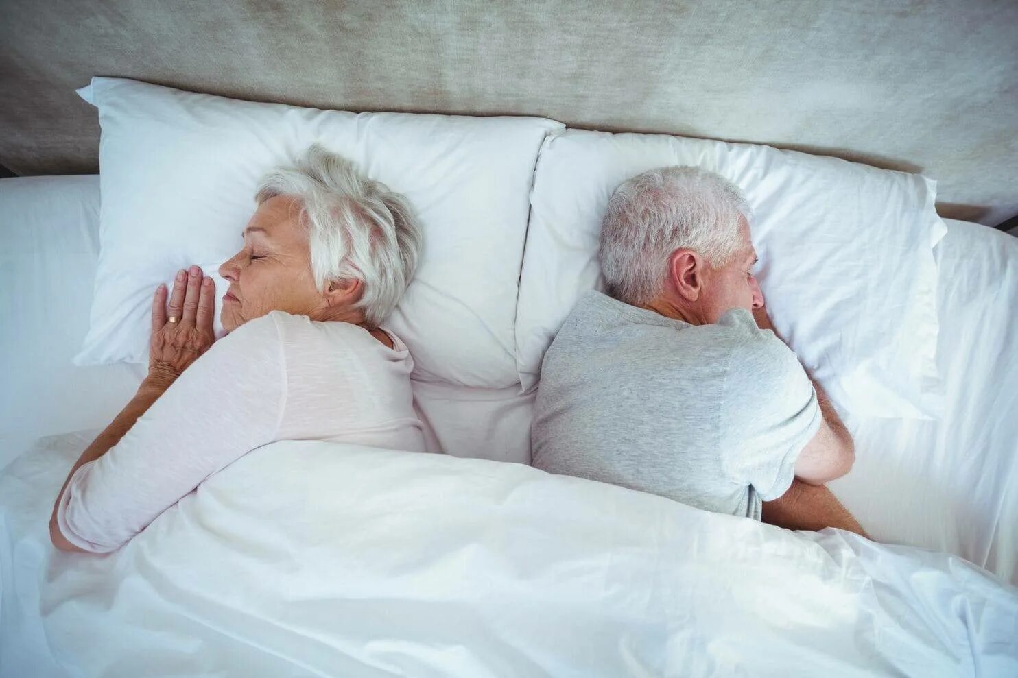 Бабушки дают спящие. Сон в пожилом возрасте. Сон пожилых.