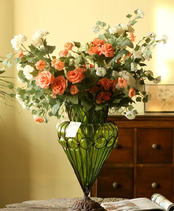 Сколько стоят цветы розы в вазе. Цветы в вазе. Букеты в вазах. Букет цветов в вазе. Роскошный букет в вазе.