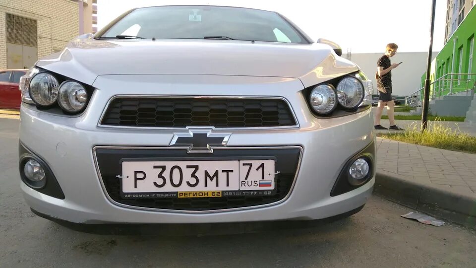 Бампер передний т300 купить. Chevrolet Aveo t300 черный. ДХО Авео т300. Штатные ДХО Авео т300. Ходовые огни Шевроле Авео т300.