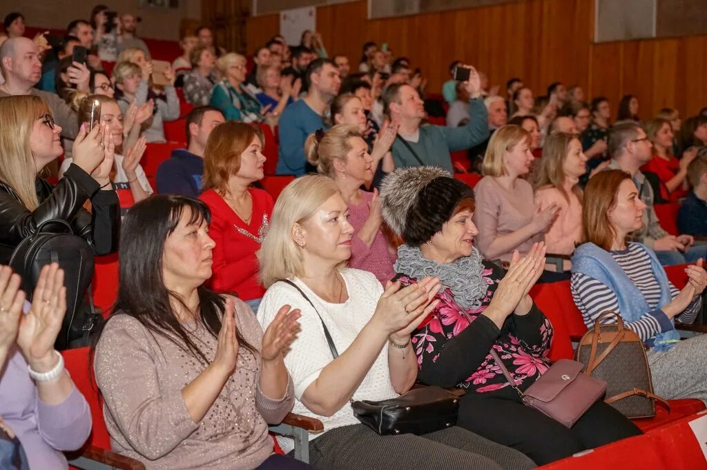 Дк луч лыткарино. Дом культуры луч лыткарино. Центр молодежи лыткарино. Дк молодёжи луч лыткарино. Дом культуры луч лыткарино.
