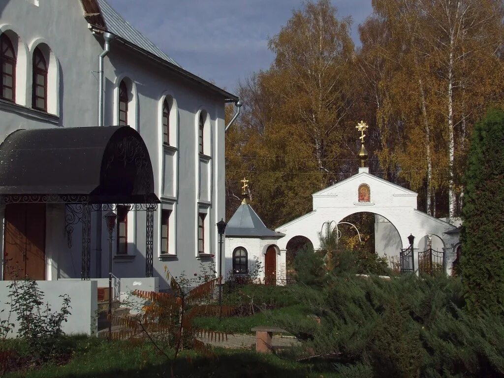 Успенский монастырь новомосковск. Свято-Успенский монастырь (Новомосковск). Успенский Новомосковский мужской монастырь. Монастырь в Новомосковске Тульской области. Храм Успения Новомосковск.