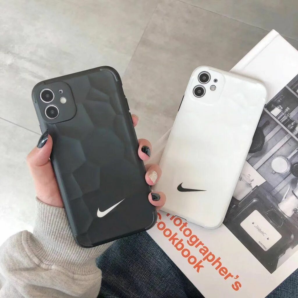 Чехол 12 pro оригинал. Iphone 11 Pro Max Case. Бампер Nike iphone 11pro. Nike Case on iphone 12. Iphone 11 Pro Max Black Case.