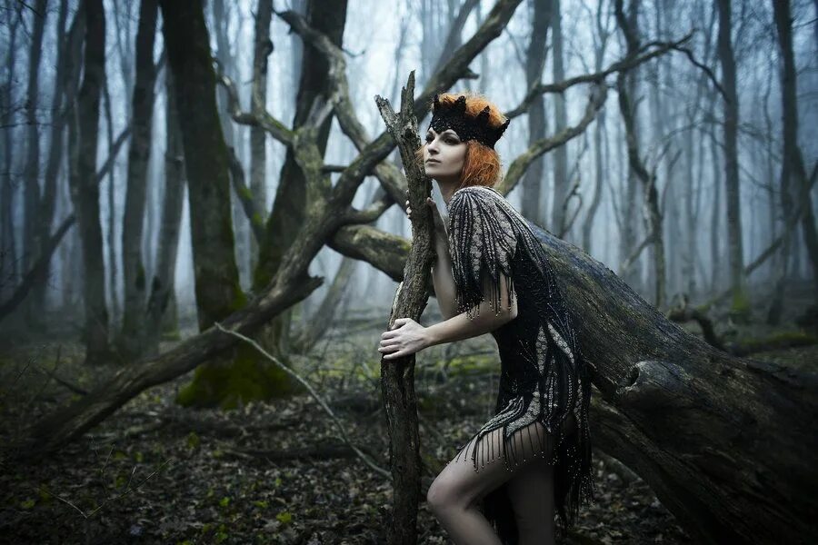 Лесная ведьма. Образ Лесной колдуньи. Колдунья в лесу. Ведьма в лесу.