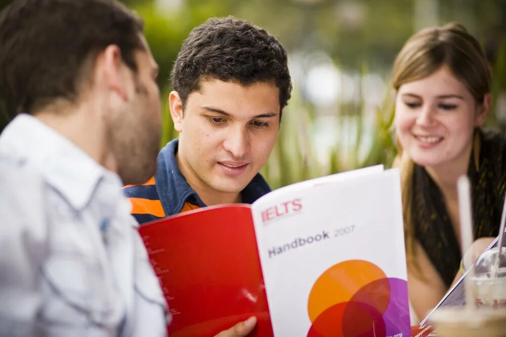 Ielts student. IELTS. IELTS картинки. Курсы IELTS.