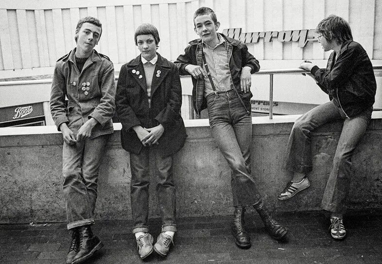 Субкультура рокеры 60-х. Панки лондон 70е. Danny lyon. Субкультуры 60 годов. Субкультуры 60 годов.