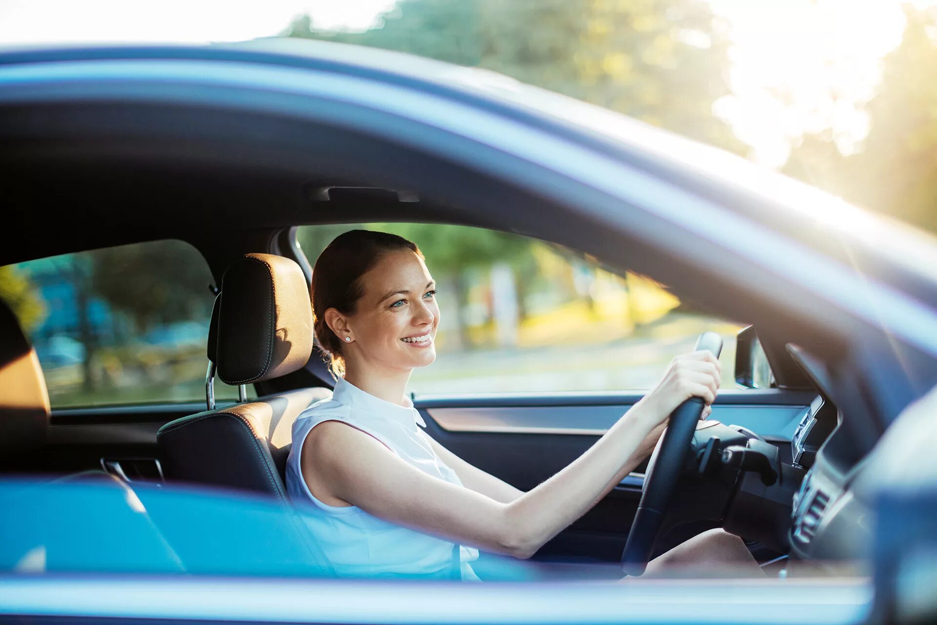 Learn to drive a car. Женщина за рулем. Женщина в автомобиле. Вождение автомобиля. Машины для женщин.