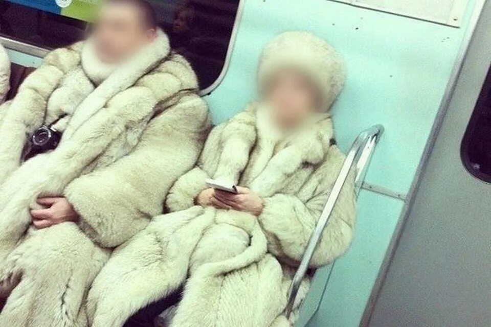 Девушка в шубе мем 25 эпичных провалов в дизайне одежды, лишний раз доказывающие, что с модой что-т