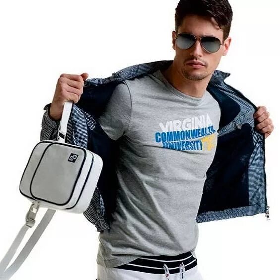 мужская одежда надпись. одежда и обувь для мужчин. парень с покупками. модные футболки мужские. интернет товары для мужчин.