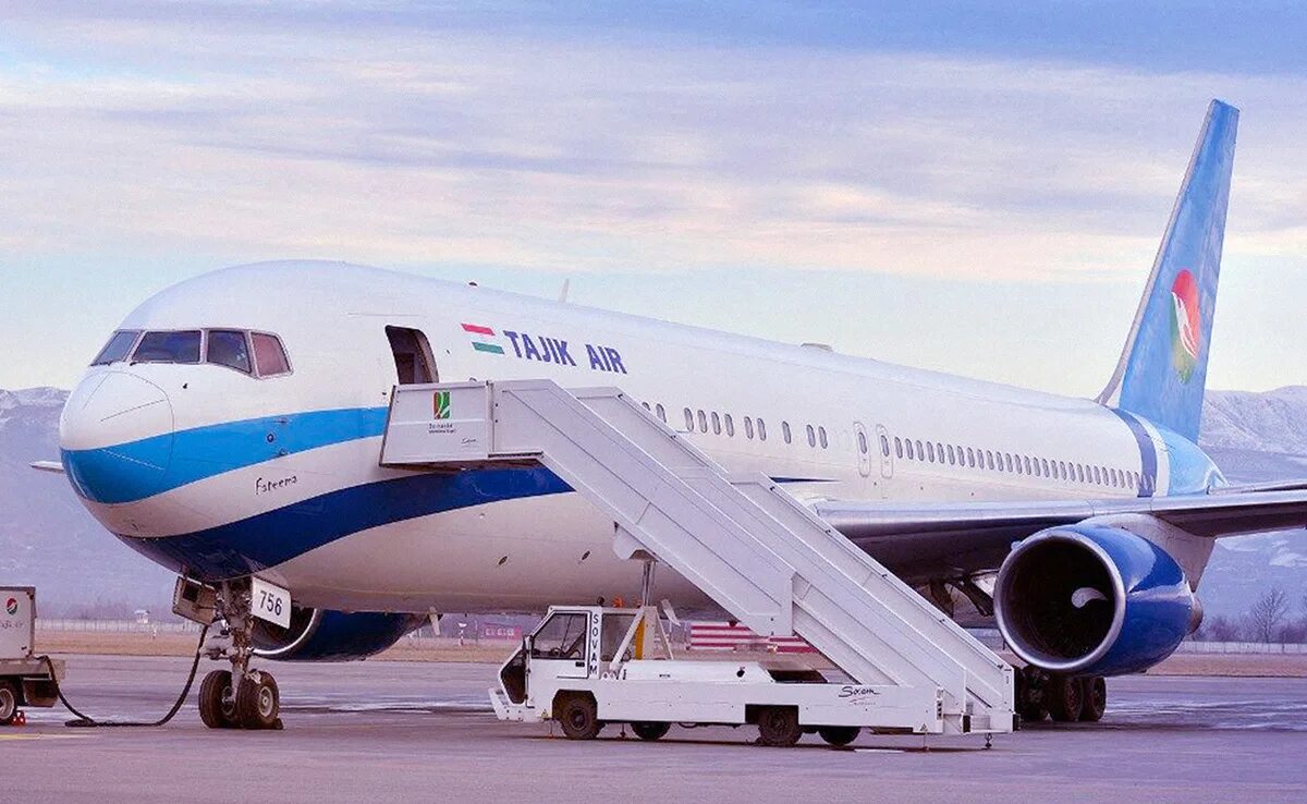 Таджики самолет. Авиакомпания Tajik Air. Боинг 767 таджик Эйр. Таджик Эйр Аэробус. Авиапарк таджик Эйр.