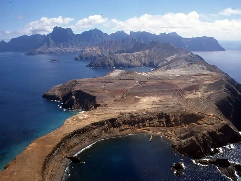 Остров крузо где. Остров Робинзона Крузо Чили. Архипелаг Хуан Фернандес. Остров мас-а-Тьерра.