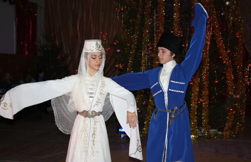 Зимний национальный праздник осетин. Осетинский ,,цыппурс ,,. Зимний национальный праздник осетин. Северная осетия алания национальный костюм. Новый год в грузии.